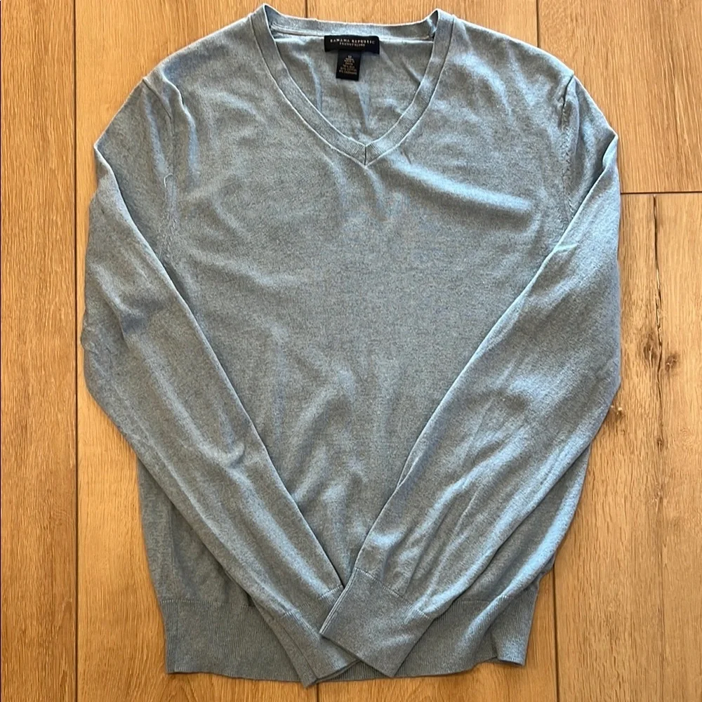 Banana Republic V-Neck Sweater - Soft Blue Mens Size M